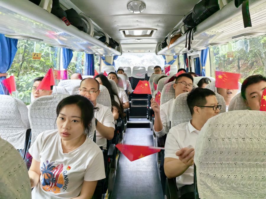 2-車上紅歌照片.jpg